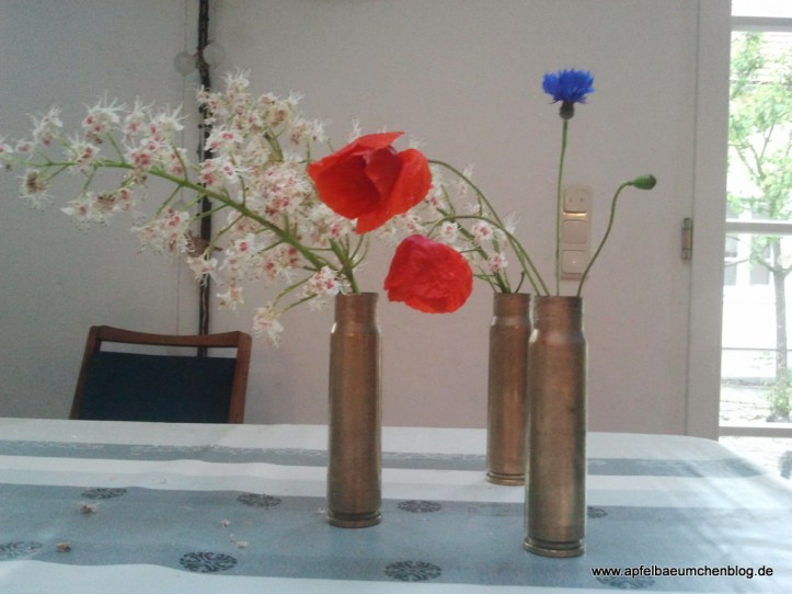 Feldblumen in Patronenvase