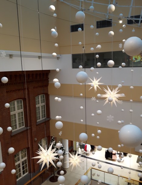 weiße Sterne Kugeln