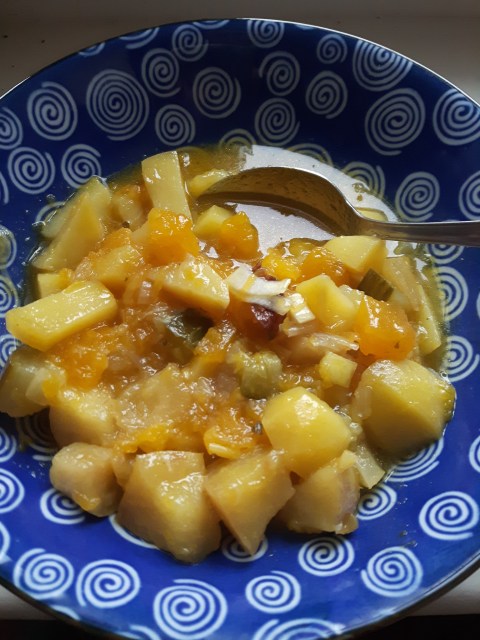 Wintereintopf Kürbis blauer Teller